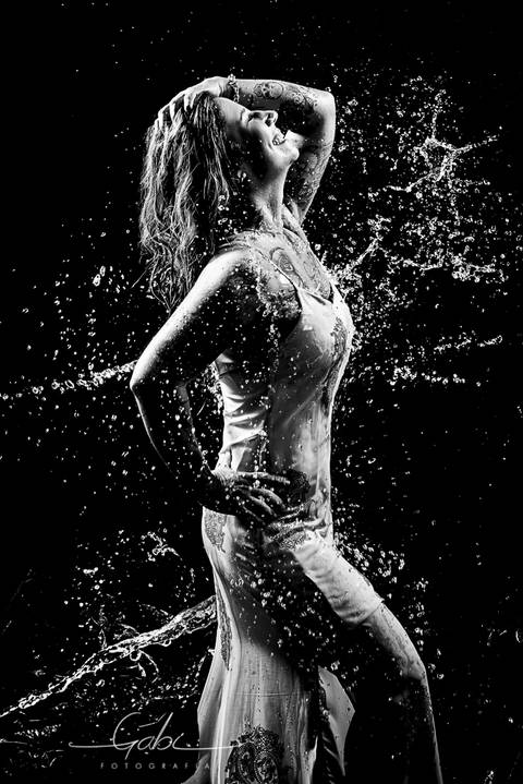 Ensaio Splash Boudoir Kity
Fotografia Sensual em Estúdio 
Ensaio diferente com água
Mulher tatuada sexy
Maquiagem à prova d´água
Fotógrafa Gabriella Arruda
Estúdio Gabi Fotografia
São Paulo - SP
www.gabi.fot.br'