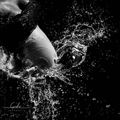 Ensaio Splash Gestante Renata
Fotografia Criativa em Estúdio 
Ensaio diferente com água
Close da barriga
Maquiagem à prova d´água
Fotógrafa Gabriella Arruda
Estúdio Gabi Fotografia
São Paulo - SP
www.gabi.fot.br'