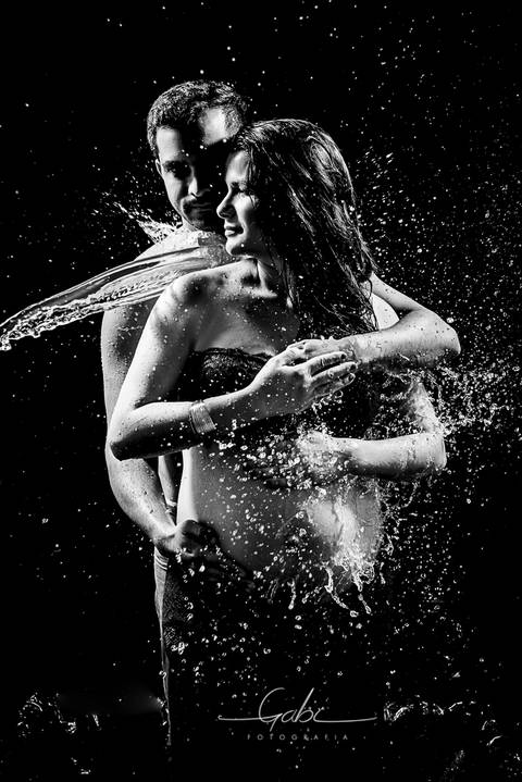 Ensaio Splash Gestante Renata
Fotografia Criativa em Estúdio 
Ensaio diferente com água
Pai e mãe grávidos
Maquiagem à prova d´água
Fotógrafa Gabriella Arruda
Estúdio Gabi Fotografia
São Paulo - SP
www.gabi.fot.br'