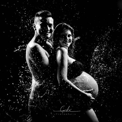 Ensaio Splash Gestante Alessandra
Fotografia Criativa em Estúdio 
Ensaio diferente com água
Pai e mãe grávidos
Maquiagem à prova d´água
Fotógrafa Gabriella Arruda
Estúdio Gabi Fotografia
São Paulo - SP
www.gabi.fot.br'