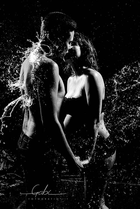 Ensaio Splash Gestante Alessandra
Fotografia Criativa em Estúdio 
Ensaio diferente com água
Pai e mãe grávidos
Casal beijo na boca
Maquiagem à prova d´água
Fotógrafa Gabriella Arruda
Estúdio Gabi Fotografia
São Paulo - SP
www.gabi.fot.br'