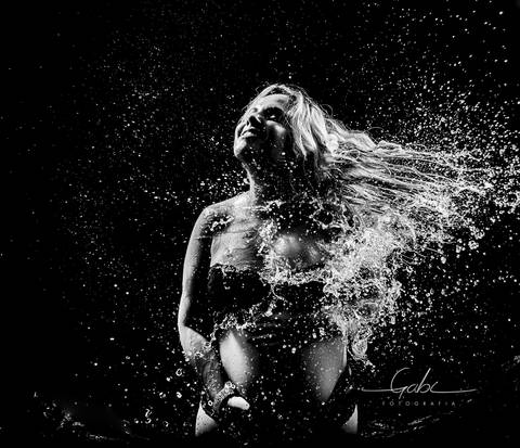 Ensaio Splash Gestante Fernanda
Fotografia Criativa em Estúdio 
Ensaio diferente com água
Maquiagem à prova d´água
Fotógrafa Gabriella Arruda
Estúdio Gabi Fotografia
São Paulo - SP
www.gabi.fot.br'