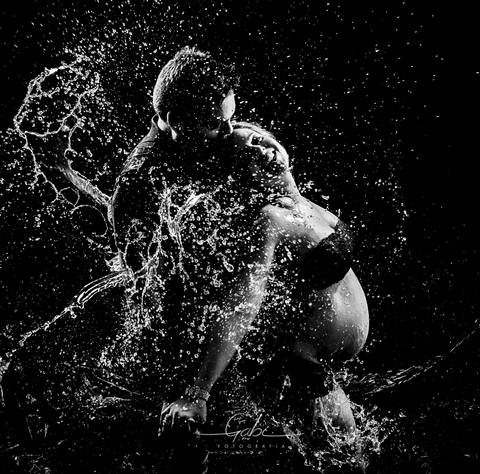Ensaio Splash Gestante Fernanda
Fotografia Criativa em Estúdio 
Ensaio diferente com água
Pai e mãe grávidos
Maquiagem à prova d´água
Fotógrafa Gabriella Arruda
Estúdio Gabi Fotografia
São Paulo - SP
www.gabi.fot.br'