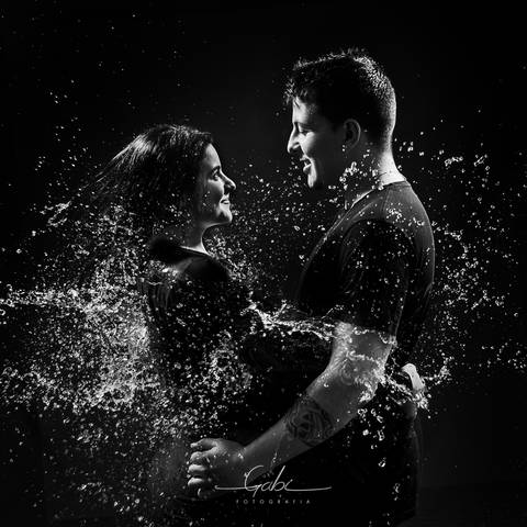 Ensaio Splash Casal Lucas e Marilia
Fotografia Criativa em Estúdio 
Retrato de amor com água
Fotógrafa Gabriella Arruda
Estúdio Gabi Fotografia
São Paulo - SP
www.gabi.fot.br'