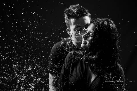 Ensaio Splash Casal Lucas e Marilia
Fotografia Criativa em Estúdio 
Retrato de amor com água
Fotógrafa Gabriella Arruda
Estúdio Gabi Fotografia
São Paulo - SP
www.gabi.fot.br'