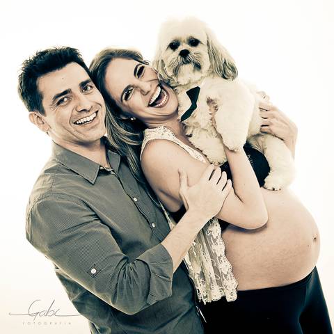 Ensaio Gestante com Pet
Fotografia em Estúdio Fotográfico com  cão,
Casal grávidos com cachorro Maltês
Foto Gravidez Pet Friendly
Fotógrafa Gabriella Arruda
Estúdio Gabi Fotografia
São Paulo - SP
www.gabi.fot.br'