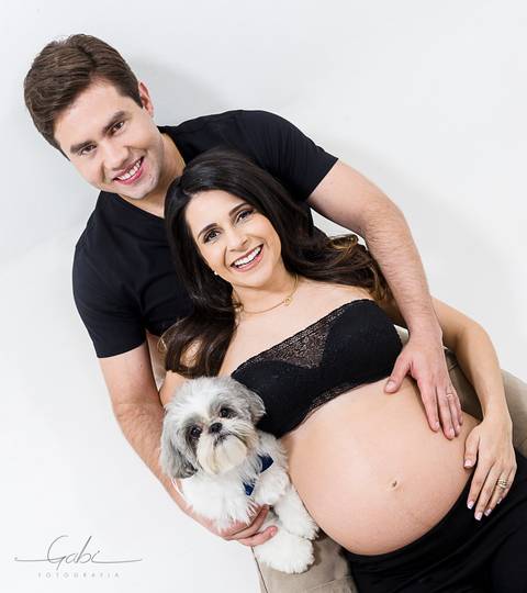 Ensaio Gestante com Pet
Fotografia em Estúdio Fotográfico com  cão,
Casal grávidos com cachorro Maltês
Foto Gravidez Pet Friendly
Fotógrafa Gabriella Arruda
Estúdio Gabi Fotografia
São Paulo - SP
www.gabi.fot.br'