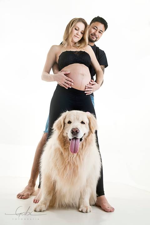 Ensaio Gestante com Pet
Fotografia em Estúdio Fotográfico com  cão,
Casal grávidos com cachorro Golden
Foto Gravidez
Fotógrafa Gabriella Arruda
Estúdio Gabi Fotografia
São Paulo - SP
www.gabi.fot.br'