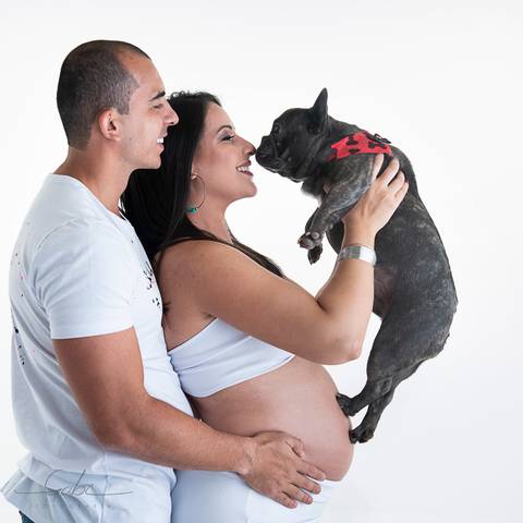 Ensaio Gestante com Pet
Fotografia em Estúdio Fotográfico com  cão,
Casal grávidos com cachorro
Foto Gravidez Pet Friendly
Fotógrafa Gabriella Arruda
Estúdio Gabi Fotografia
São Paulo - SP
www.gabi.fot.br'
