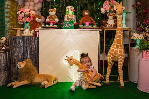 

Retrato de Criança em aniversario infantil - Tema Safari

'