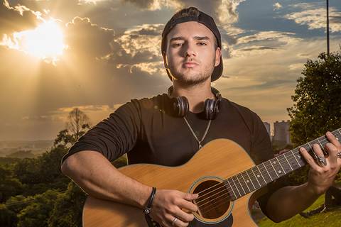 Ator Nicholas Torres '