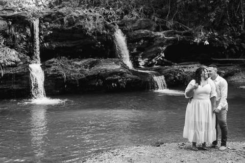 Casal cachoeira em tiradentes'