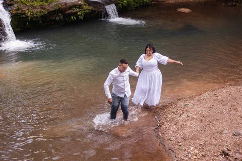 Ensaio pré wedding na cachoeira'