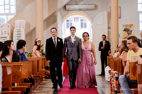 entrada com os pais do noivo'