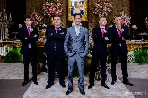 padrinhos com o noivo'