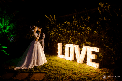 fotos noivos com love'