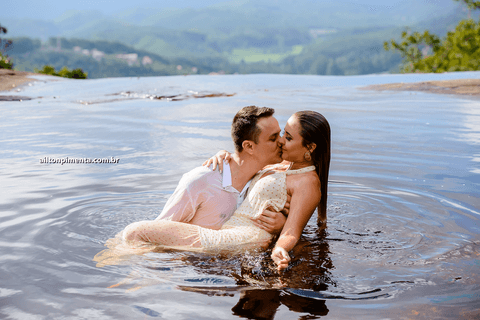 foto de casal na agua'