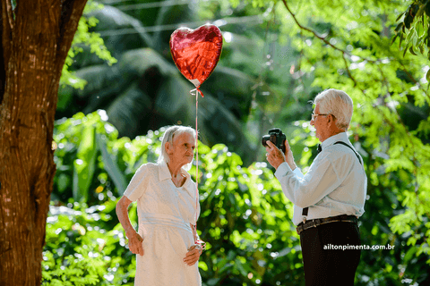 foto com maquina fotografica'
