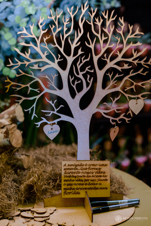 arvore para escrita na festa'