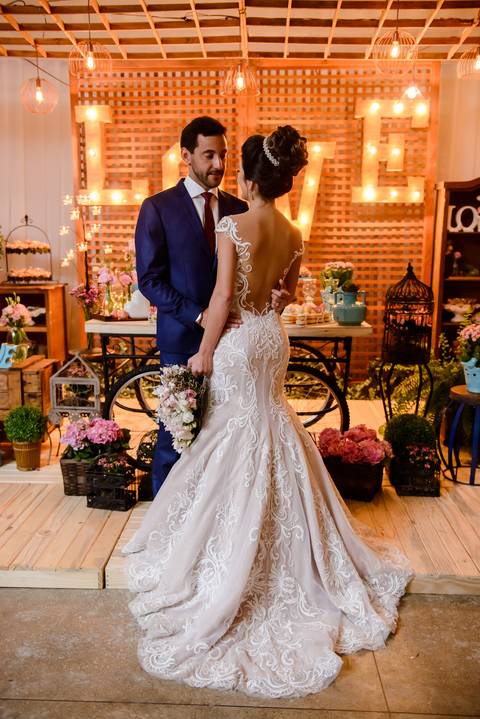 fotografia dos noivos em decoracao'