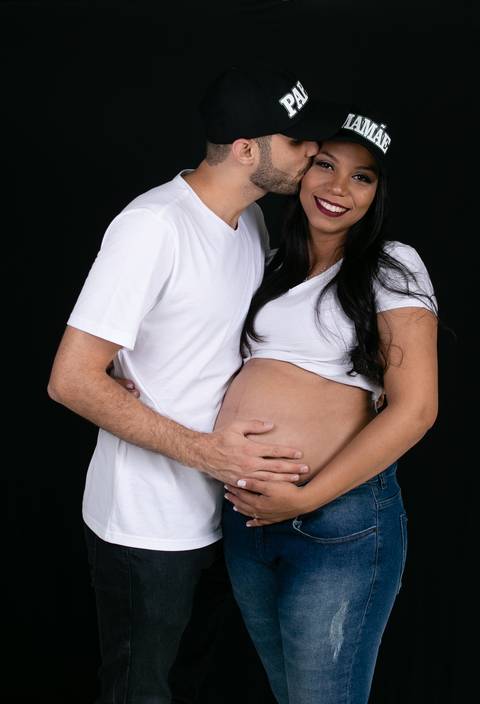 Ensaio fotográfico de gestante e casal em Poá e Mogi das Cruzes, estúdio fotográfico Clique a Dois'