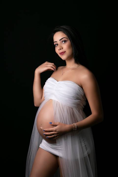 Gravidez é um momento único na vida das mulheres e por isso merece registro. Fazer um ensaio de gestante é um modo de registrar alguns momentos da gravidez, e as fotos ainda ajudam a contar a história da chegada do bebê. Para as futuras mamães.
'