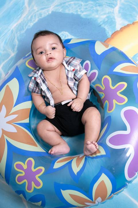 Artur ensaio na piscina, estudio fotografico em Poá, Clique a Dois fotografia, por Daniel Moura e Patty Moura'
