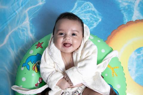 Artur ensaio na piscina, estudio fotografico em Poá, Clique a Dois fotografia, por Daniel Moura e Patty Moura'