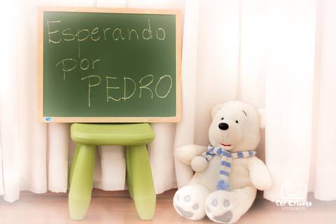 Quadro com nome da criança utilizado em ensaio '