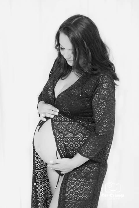 Linda foto preto e branco ensaio gestante'
