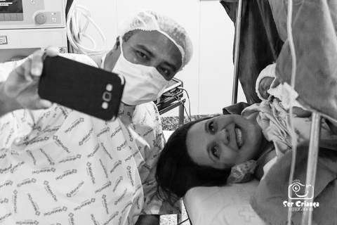 Primeira selfie com o novo integrante da familia'