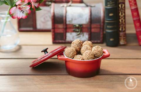 Trufas de chocolate com nozes. '