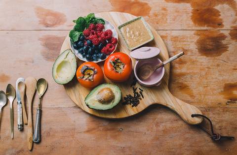 Frutas em sessão de fotos para divulgação. Fotografia publicitária de alimentos'