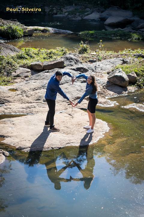luana e tales poços de caldas-ensaio fotográfico-cascata das antas - casal nas pedras - varias piscinas formadas pela água'