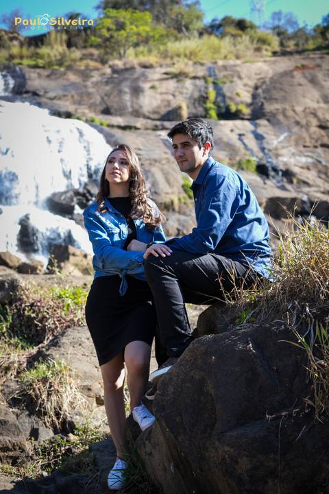 luana e tales poços de caldas-ensaio fotográfico-cascata das antas - casal nas pedras - varias piscinas formadas pela água'
