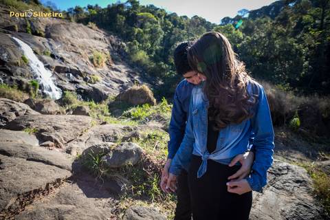 luana e tales poços de caldas-ensaio fotográfico-cascata das antas - casal nas pedras - varias piscinas formadas pela água'