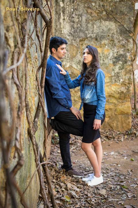 luana e tales poços de caldas-ensaio fotográfico-cascata das antas - casal em meio a ruínas - cenário maravilhoso'