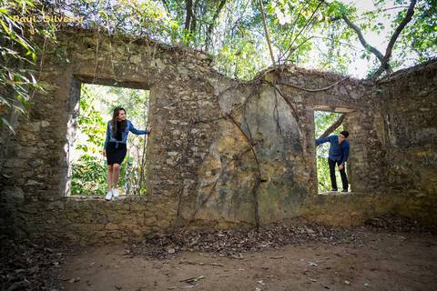 luana e tales poços de caldas-ensaio fotográfico-cascata das antas - casal em meio a ruínas - cenário maravilhoso'