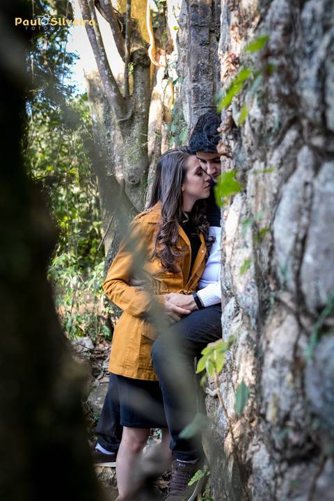 luana e tales poços de caldas-ensaio fotográfico-cascata das antas - casal em meio a ruínas - cenário maravilhoso'