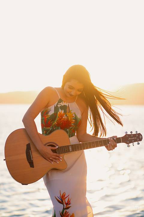 fotos no por do sol com violao'