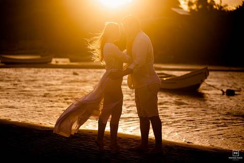 praia com barcos em santa catarina'