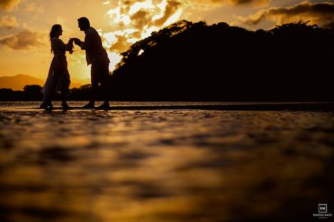 por do sol na guarda do embaú'