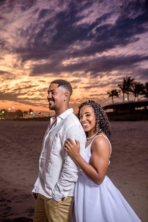 Pre Wedding na praia do recreio com por do sol'