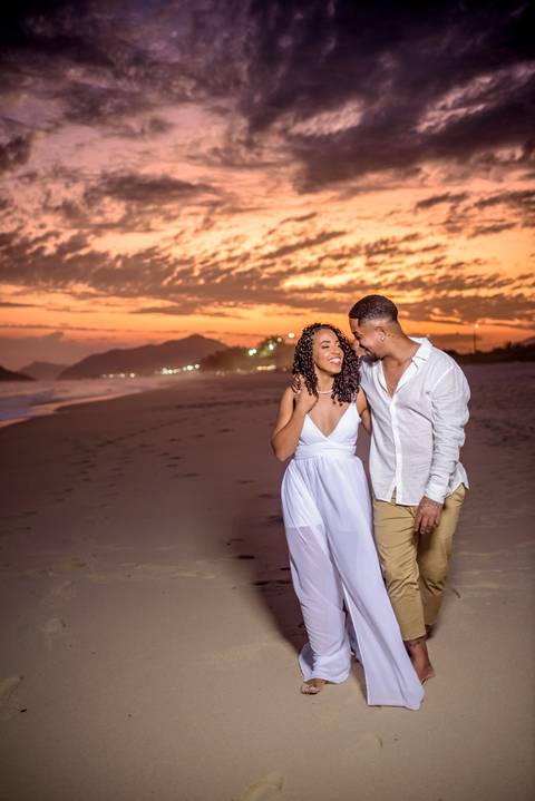 Pre Wedding na praia com por do sol'