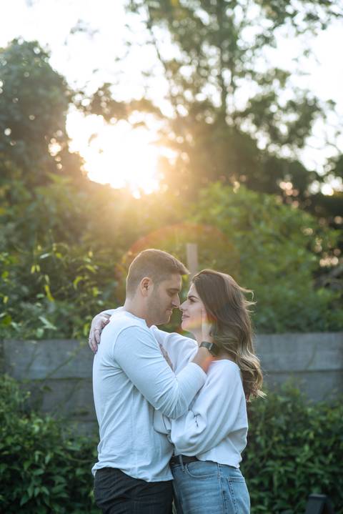 Pré-wedding casal se olhando'