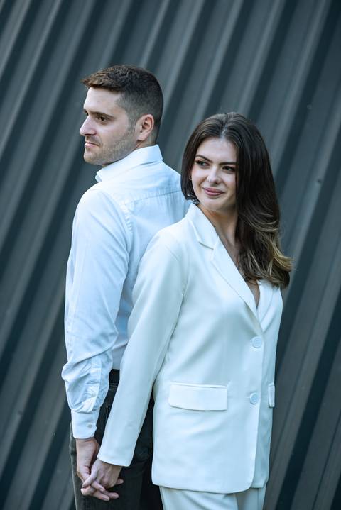 Fotos românticas na cabana atemporais à beira do lago
'