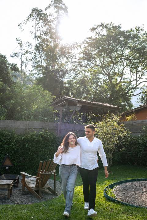 Fotos pré-casamento noivos apaixonados'