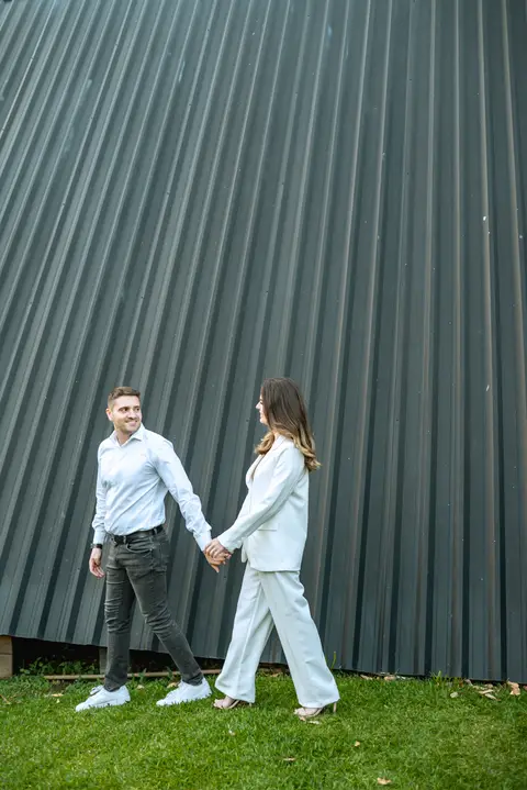 Noivos na cabana com estilo'