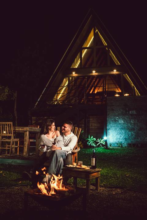 Aconchego e paixão em fotos de casamento'