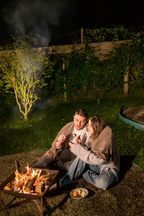 Aconchego e paixão em fotos de casamento'